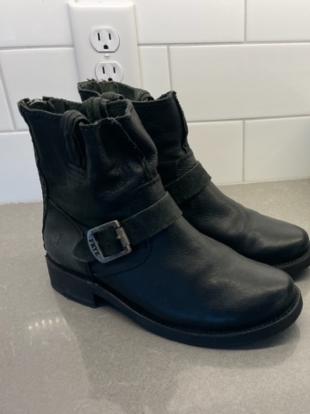 FRYE Veronica Leather 7.5 Ankle Boots Booties Black w Buckle